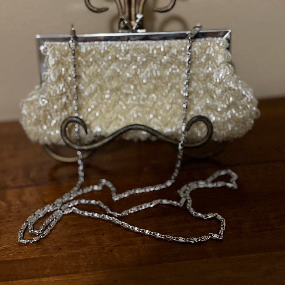 Mes Ami Elegant Cream Beaded Clutch Shoulder Bag with Silver Chain
